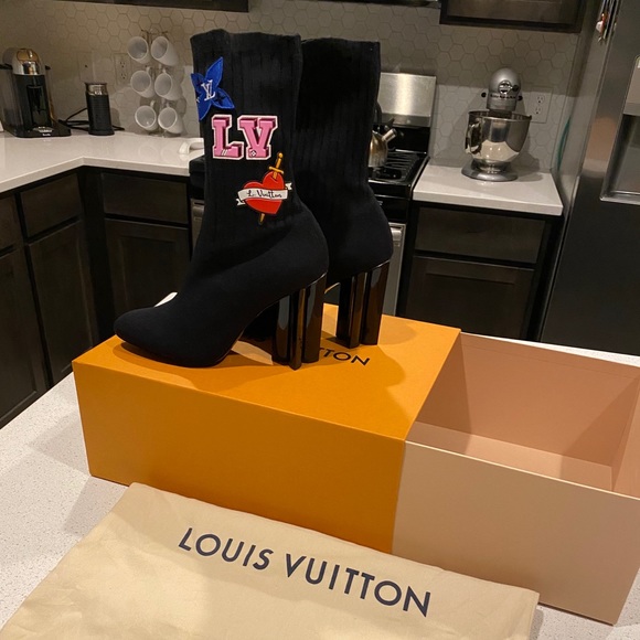 LOUIS VUITTON SILHOUETTE ANKLE BOOT